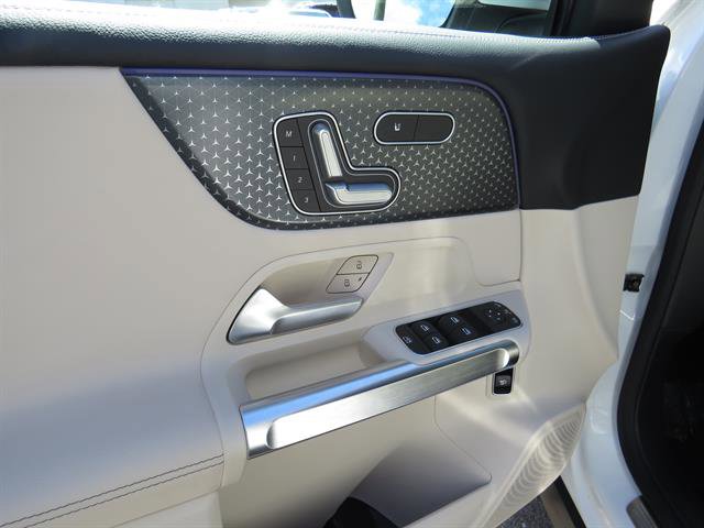 Used 2025 Mercedes-Benz GLB 250 4MATIC image 9