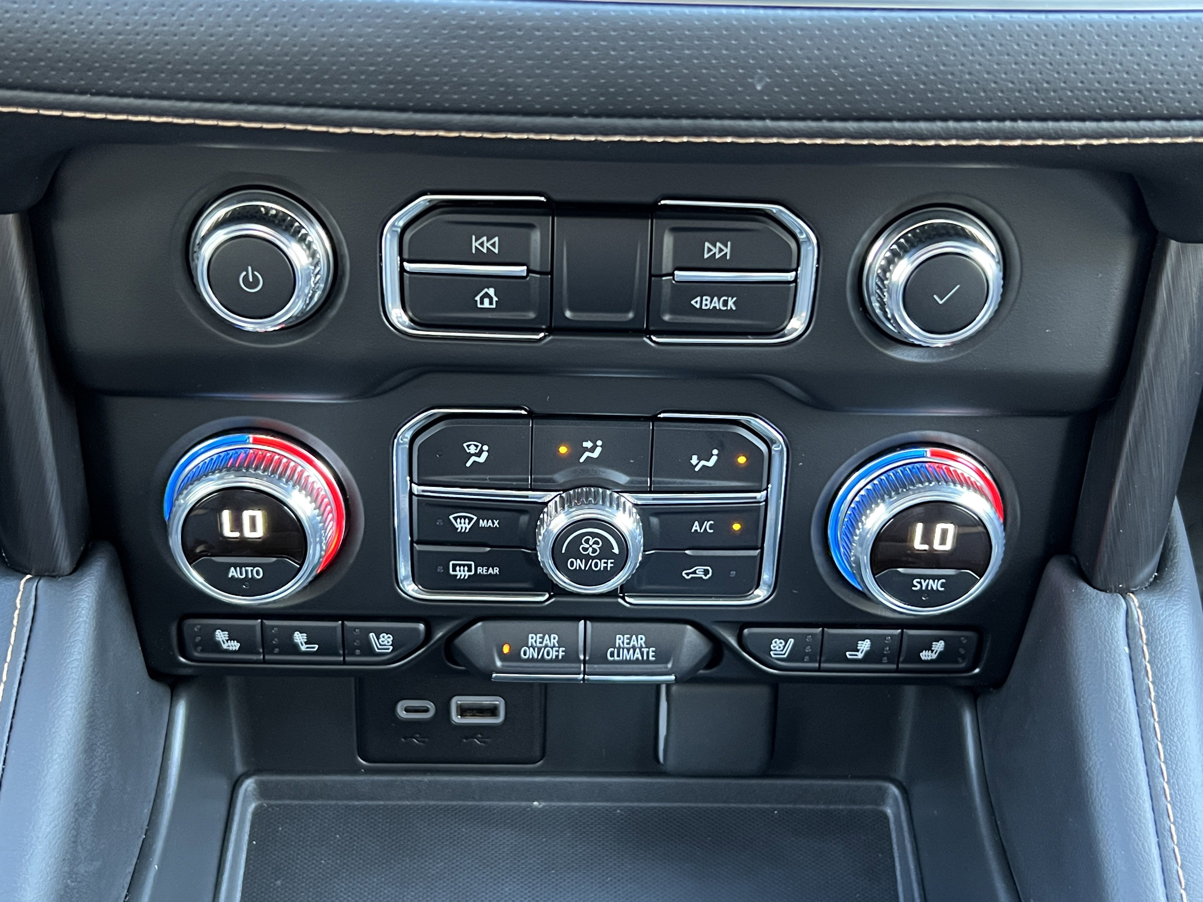 Used 2024 GMC Yukon AT4 image 34