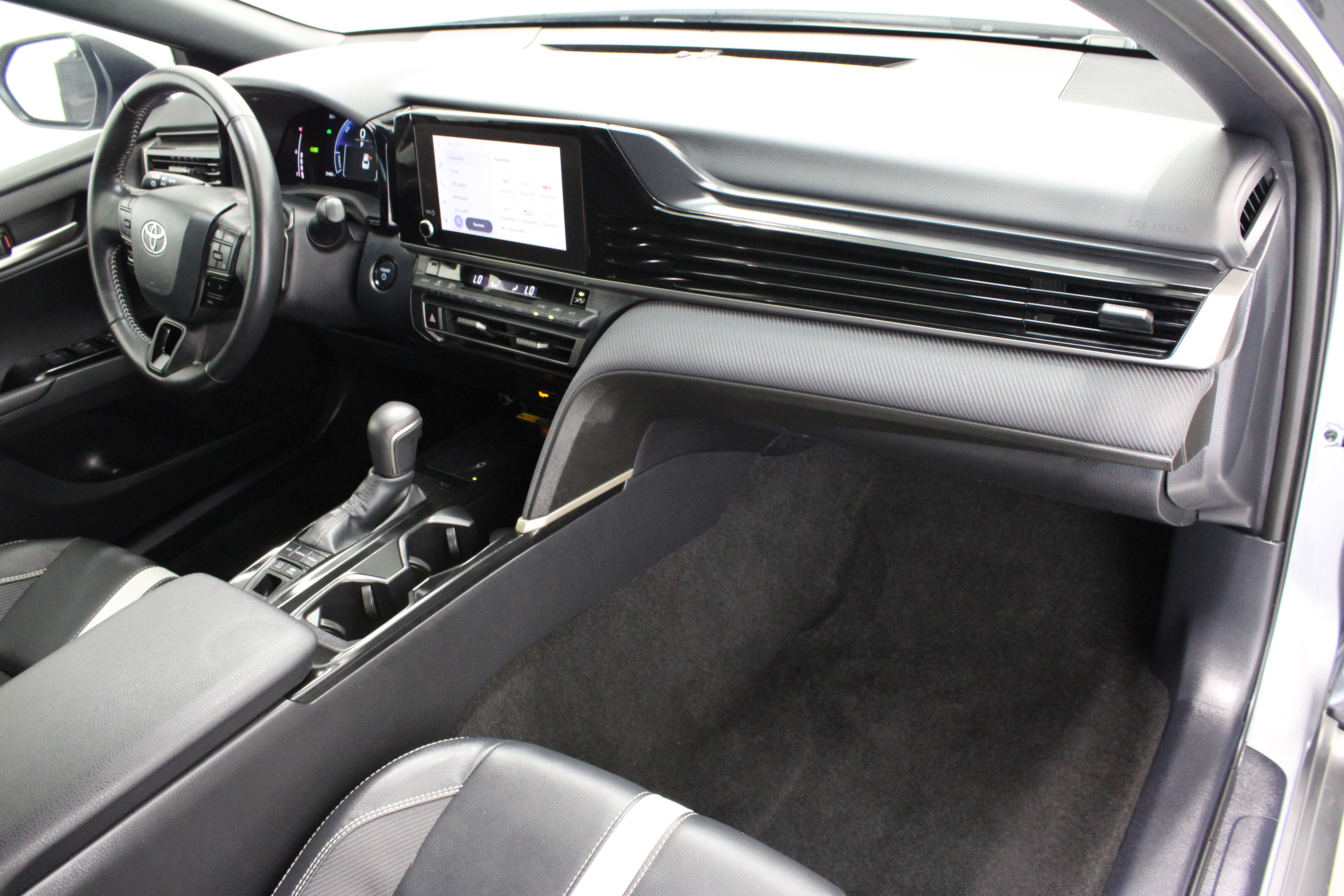 Used 2025 Toyota Camry SE FWD image 35