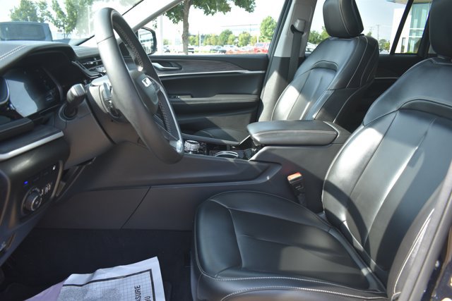 Used 2023 Jeep Grand Cherokee 4WD 4xe image 14