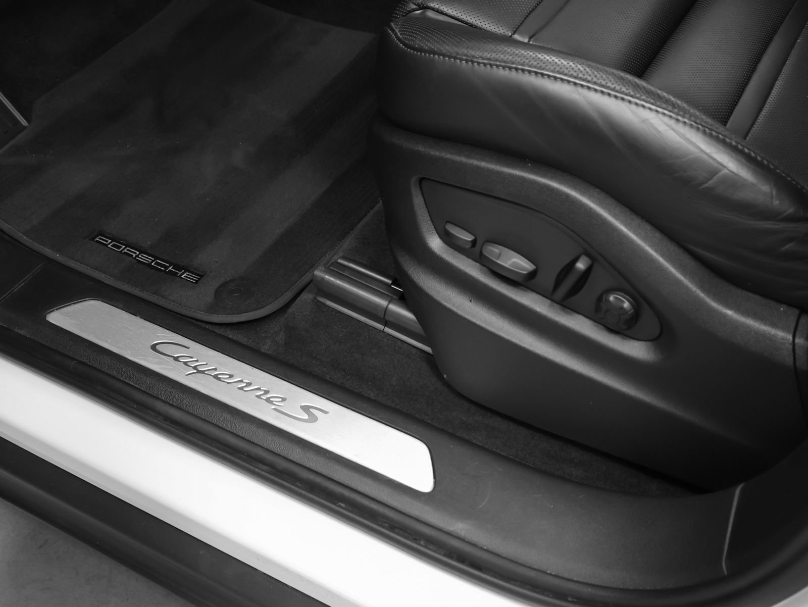 Certified 2023 Porsche Cayenne S AWD/4WD image 27
