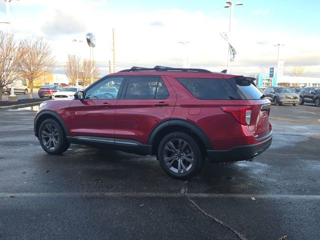 Used 2023 Ford Explorer XLT w/ Equipment Group 202A image 4