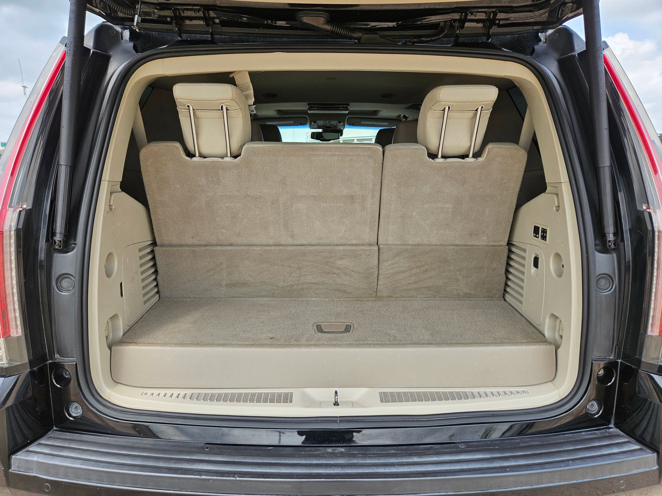 Used 2016 Cadillac Escalade Luxury AWD/4WD image 27