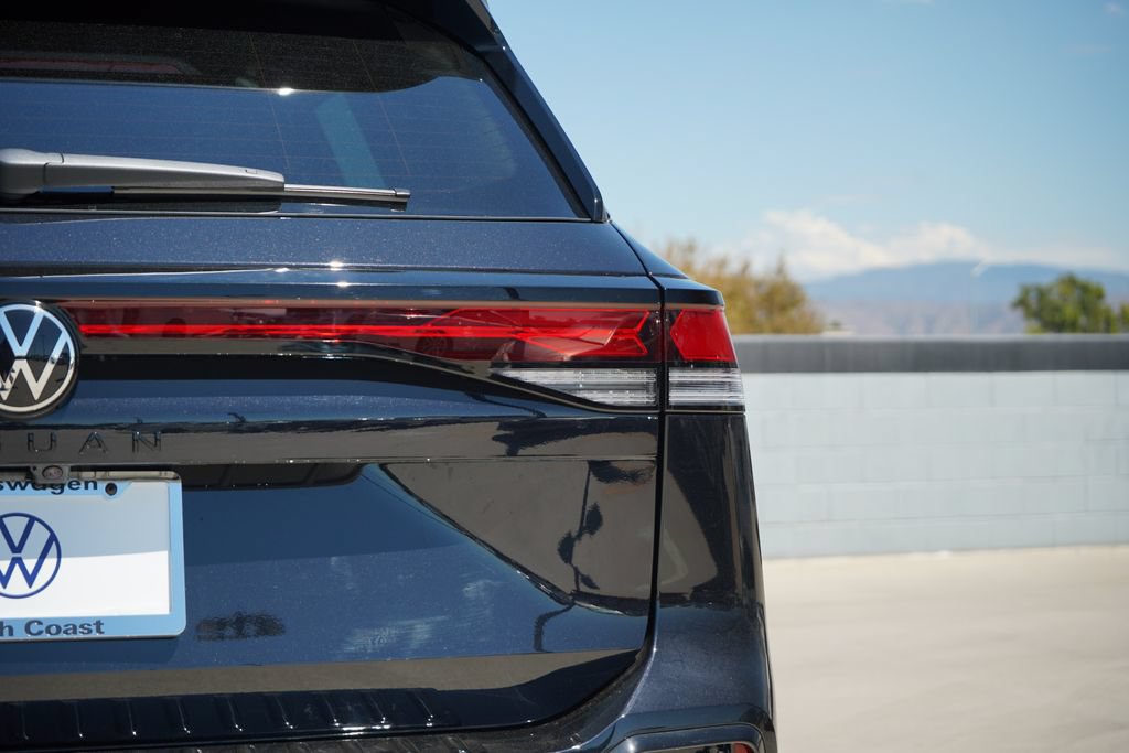 New 2026 Volkswagen Tiguan SE R-Line FWD image 8