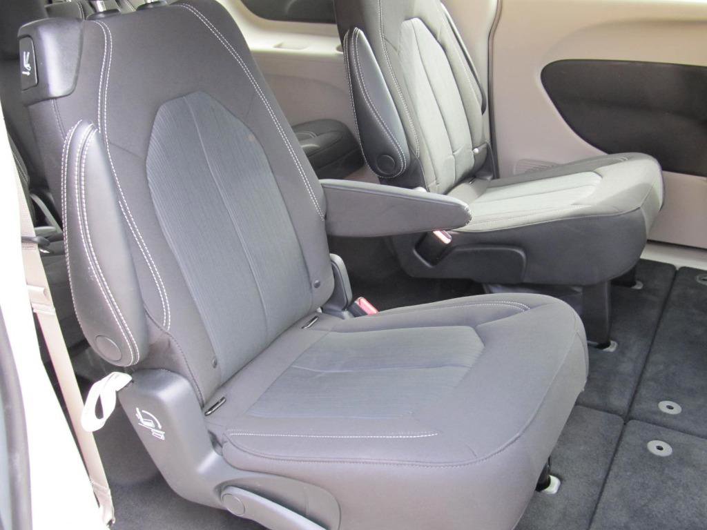Used 2023 Chrysler Voyager LX image 39