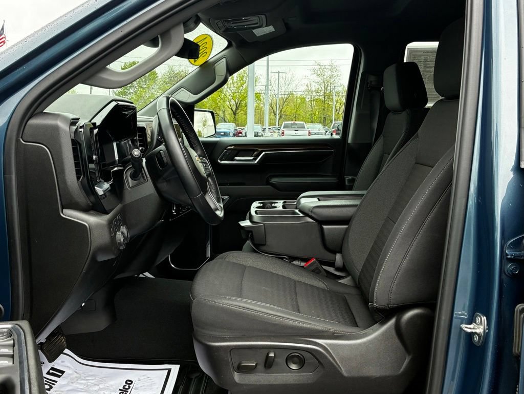 Certified 2024 Chevrolet Silverado 1500 LT AWD/4WD image 3