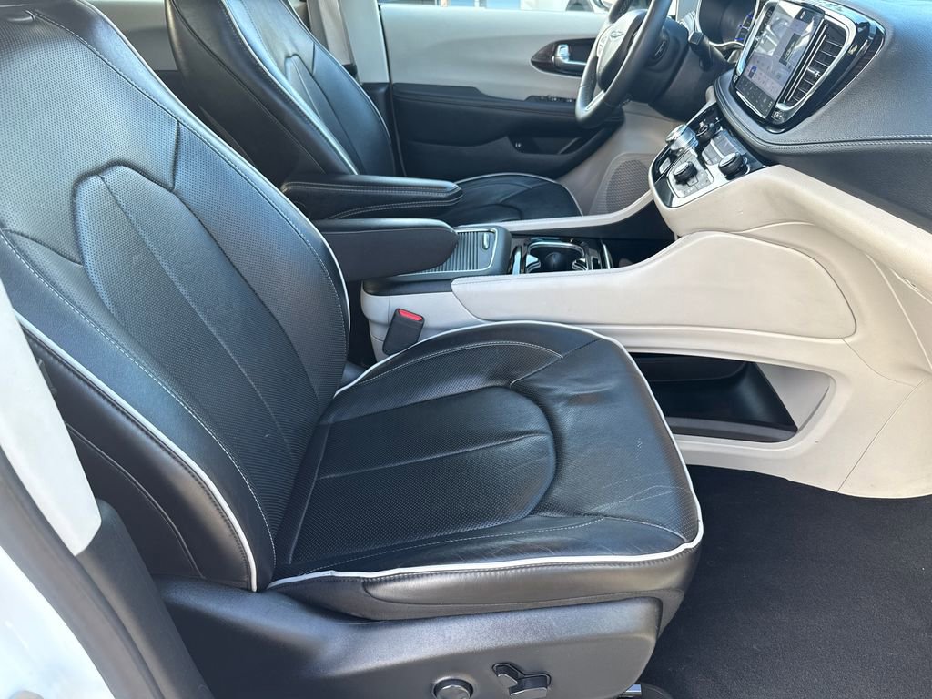 Certified 2023 Chrysler Pacifica Limited FWD image 14