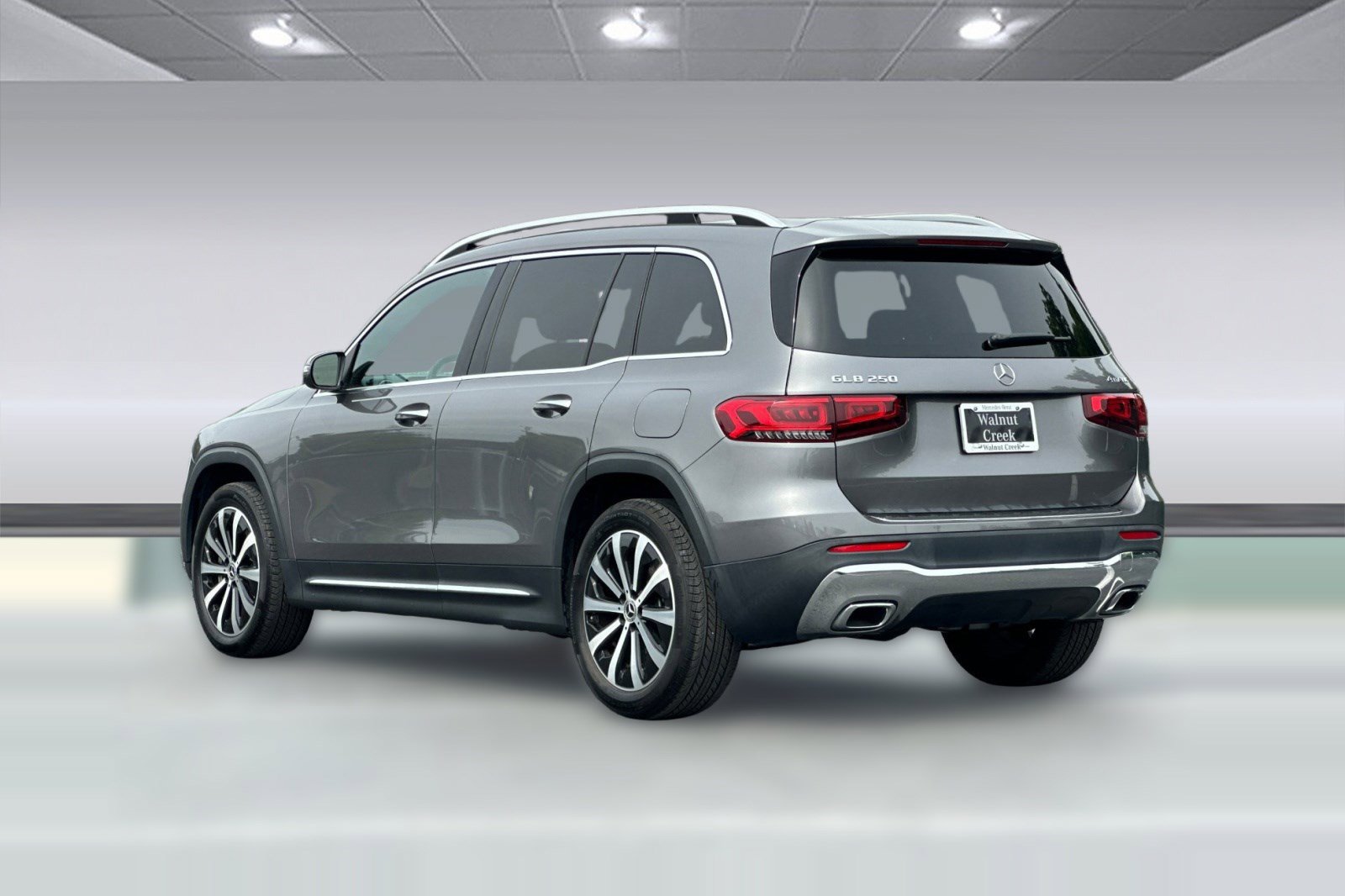 Used 2023 Mercedes-Benz GLB 250 4MATIC image 3