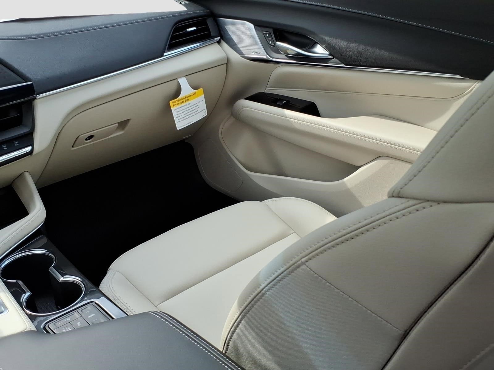 New 2026 Cadillac CT4 Luxury AWD/4WD image 13