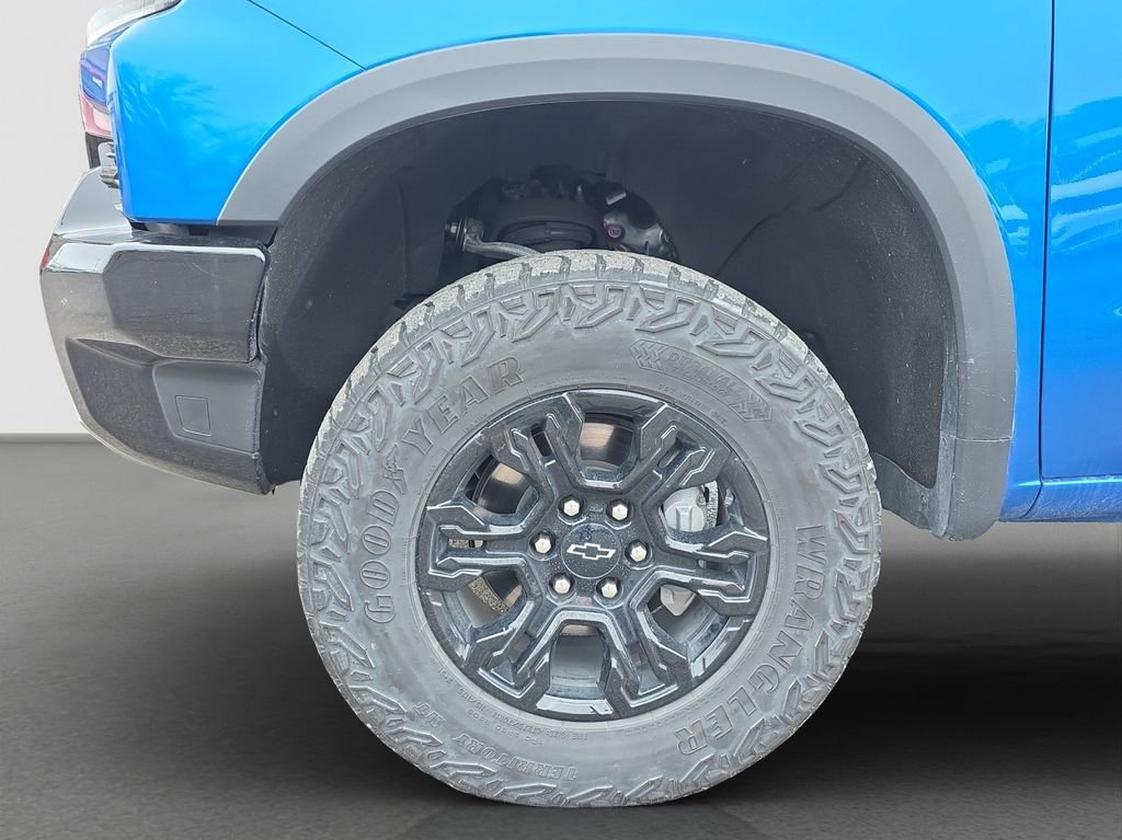 Used 2023 Chevrolet Silverado 1500 ZR2 w/ Technology Package image 4