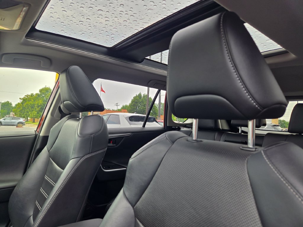 Used 2020 Toyota RAV4 Limited AWD/4WD image 35