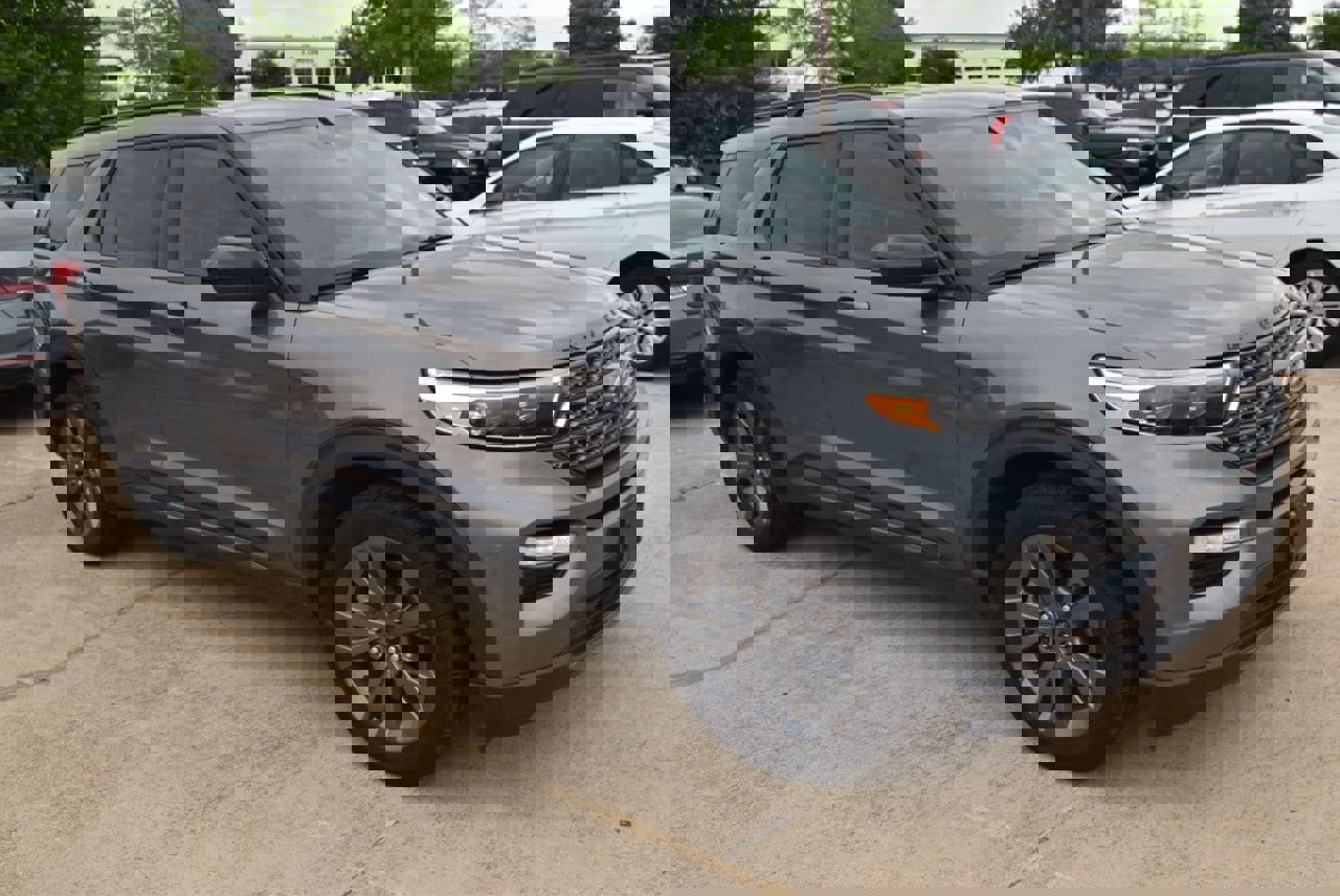 Used 2023 Ford Explorer XLT w/ Equipment Group 202A image 4