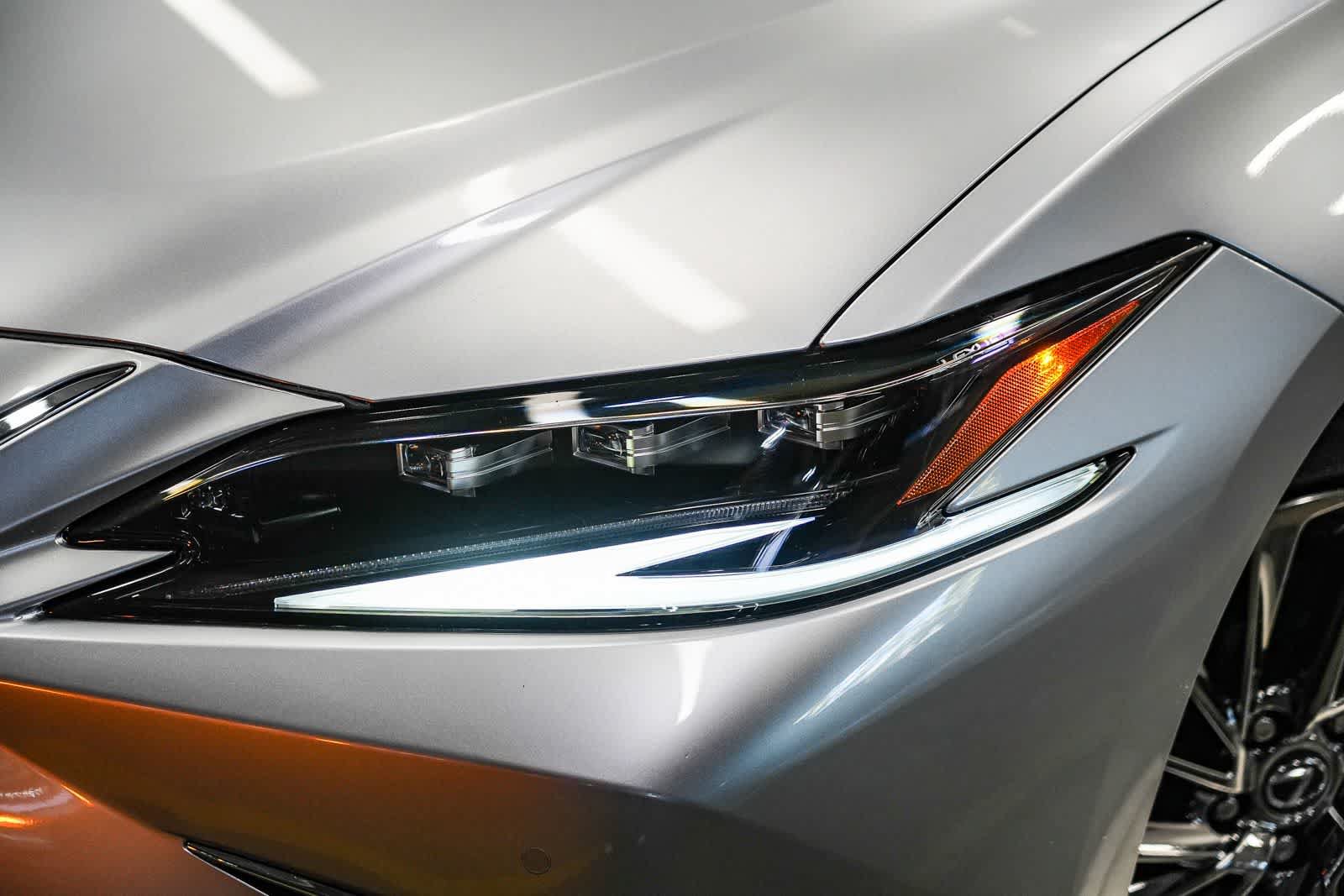 Used 2025 Lexus ES 300h w/ Accessory Package (Z2) FWD image 2