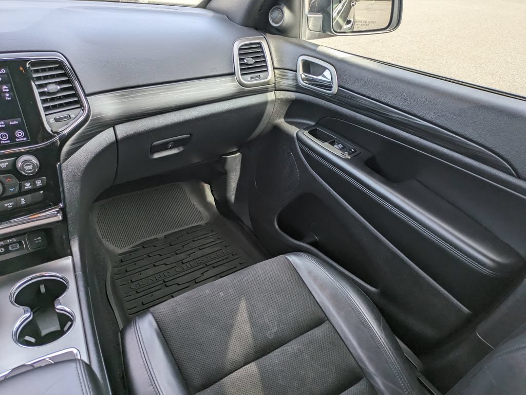 Used 2020 Jeep Grand Cherokee Laredo w/ Quick Order Package 2BN North AWD/4WD image 17