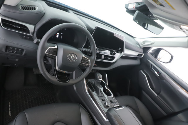 Used 2026 Toyota Highlander Platinum AWD/4WD image 17