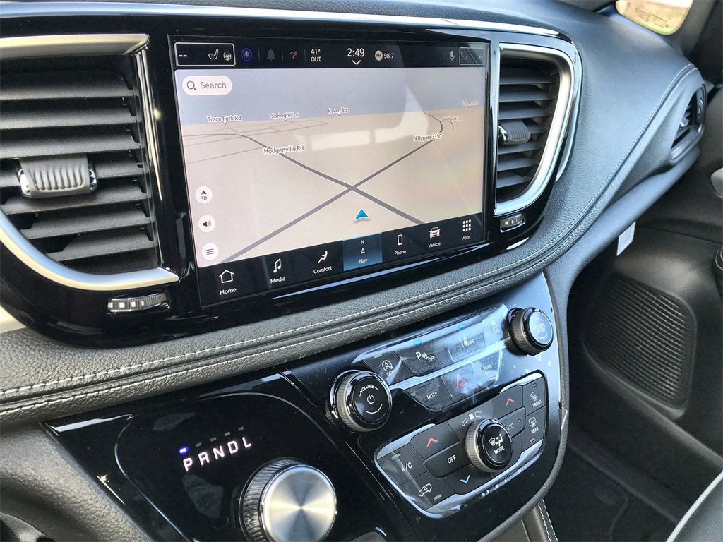 New 2026 Chrysler Pacifica Limited image 16