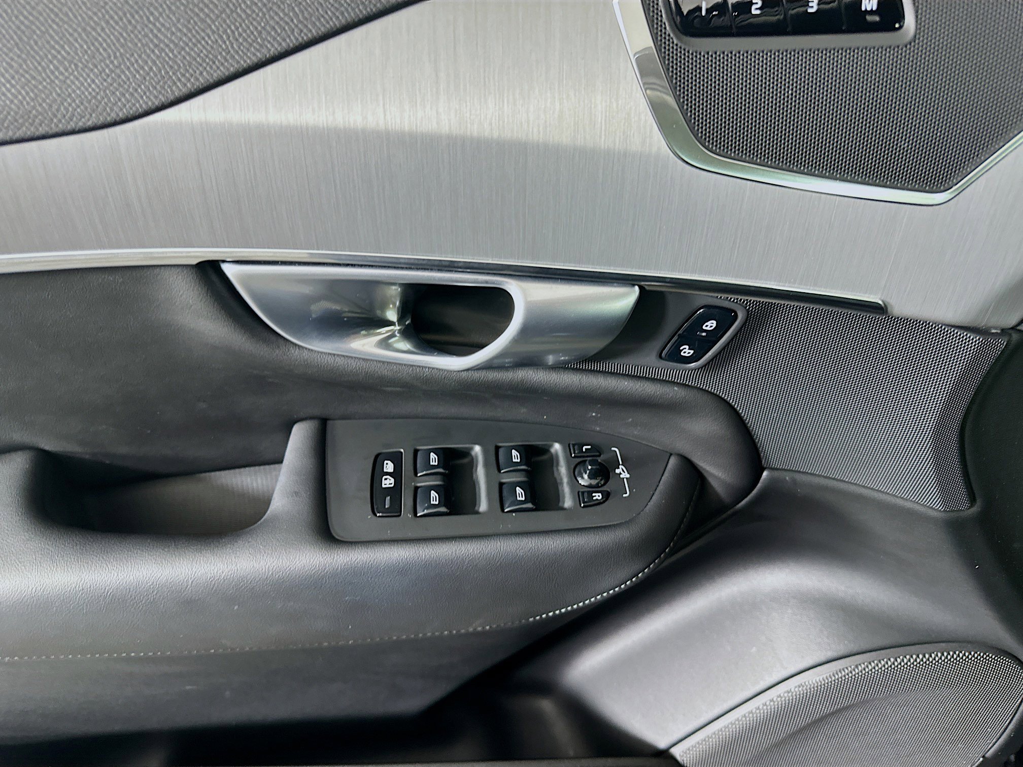 Used 2024 Volvo XC90 B5 Core image 15