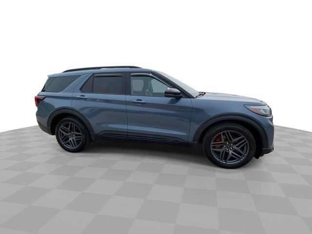 Used 2025 Ford Explorer ST AWD/4WD image 3