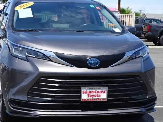 Used 2023 Toyota Sienna LE FWD image 4
