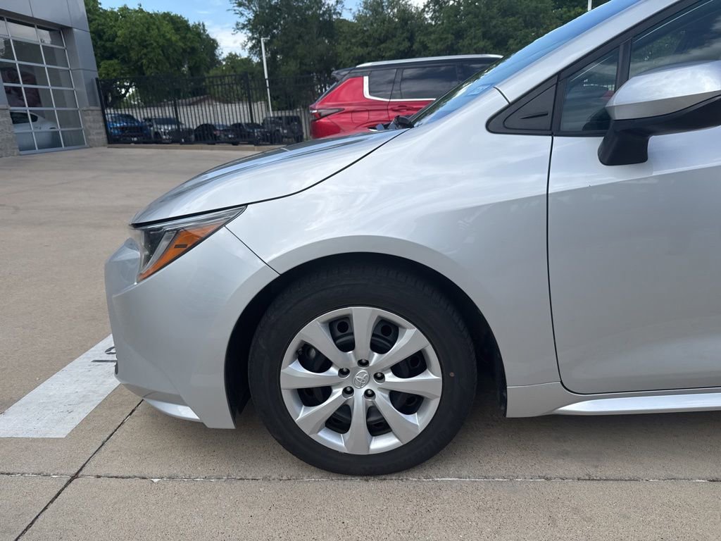 Used 2023 Toyota Corolla LE image 2