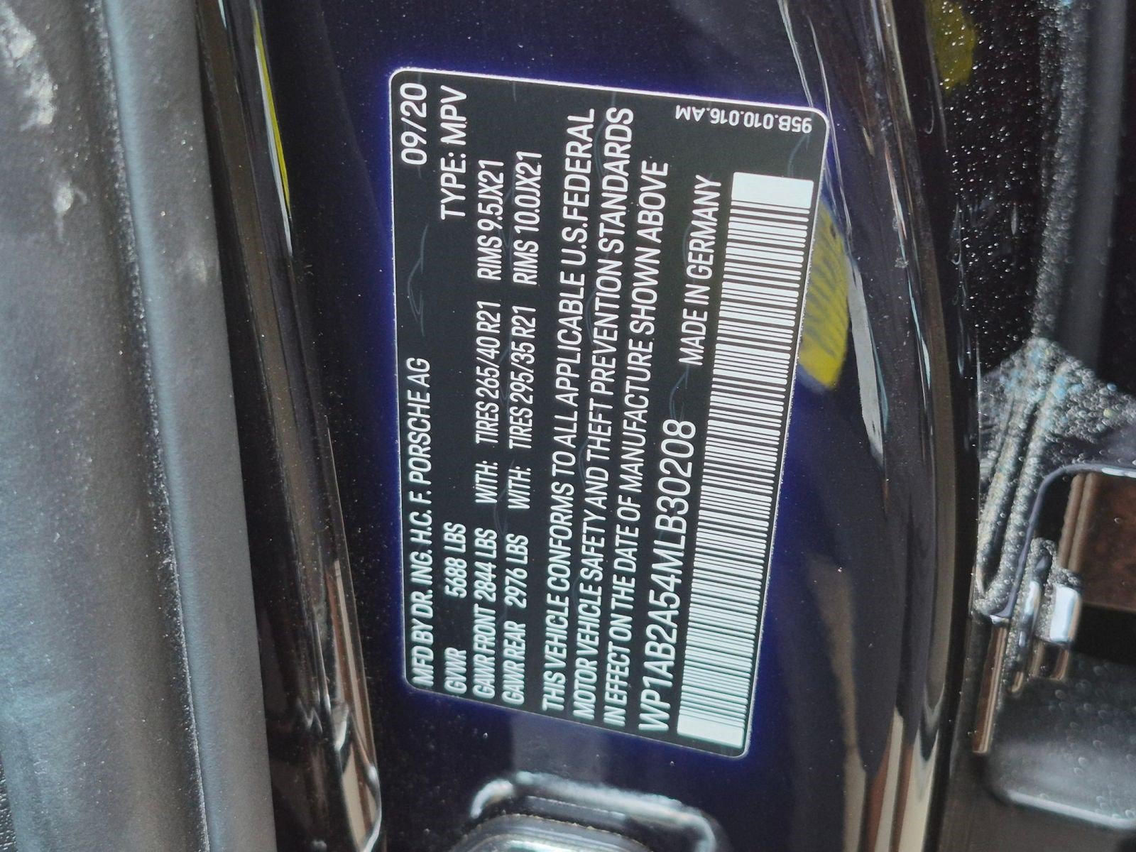 Certified 2021 Porsche Macan S AWD/4WD image 18