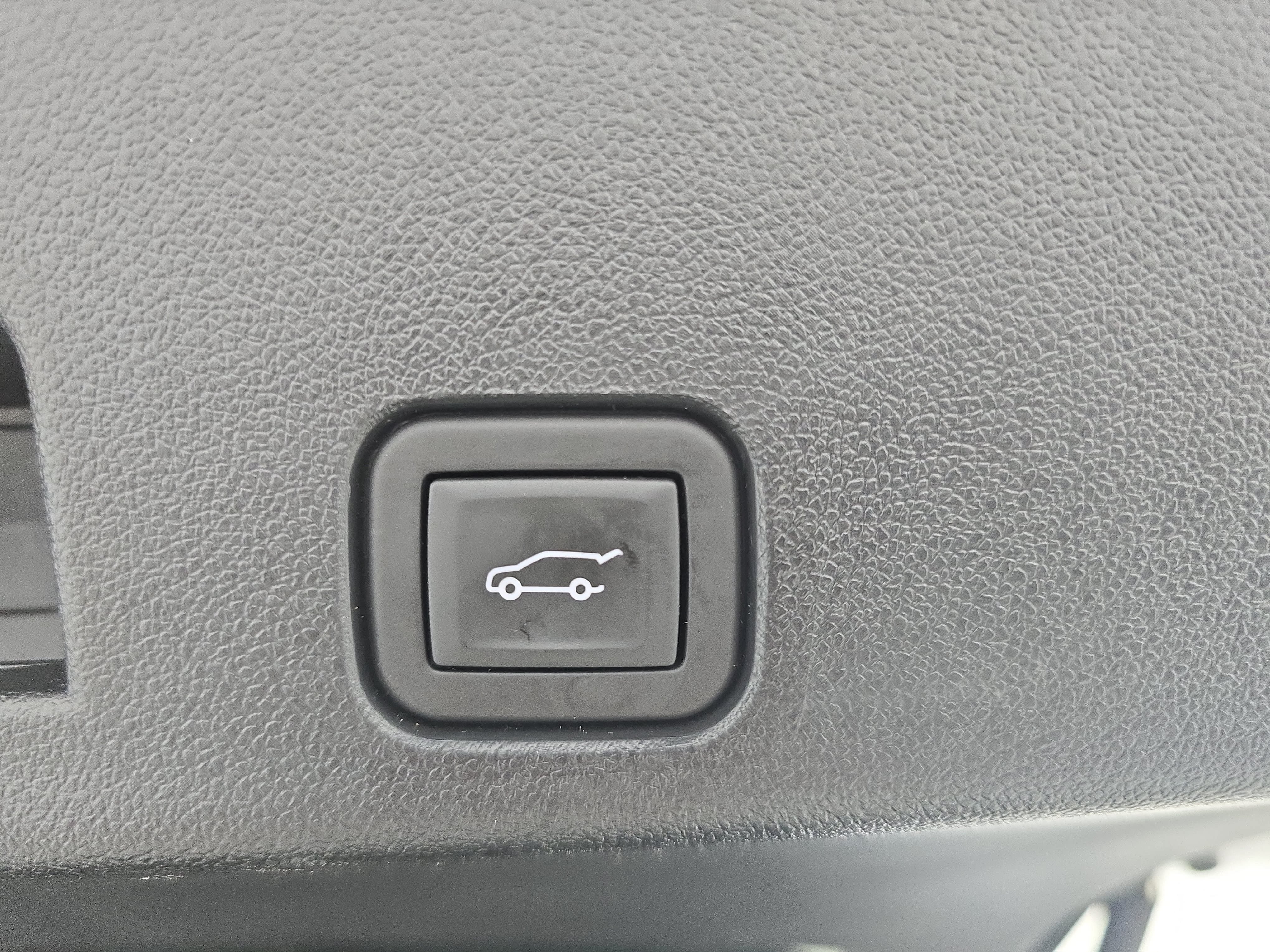 Used 2024 Chevrolet Traverse RS FWD image 14