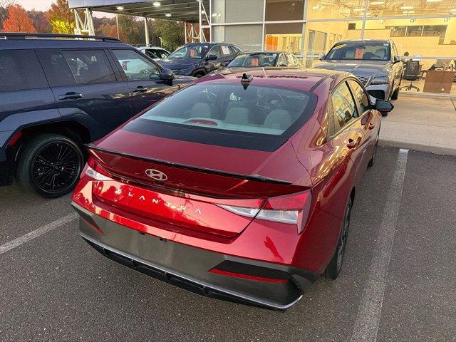 Used 2025 Hyundai Elantra Sport FWD image 15