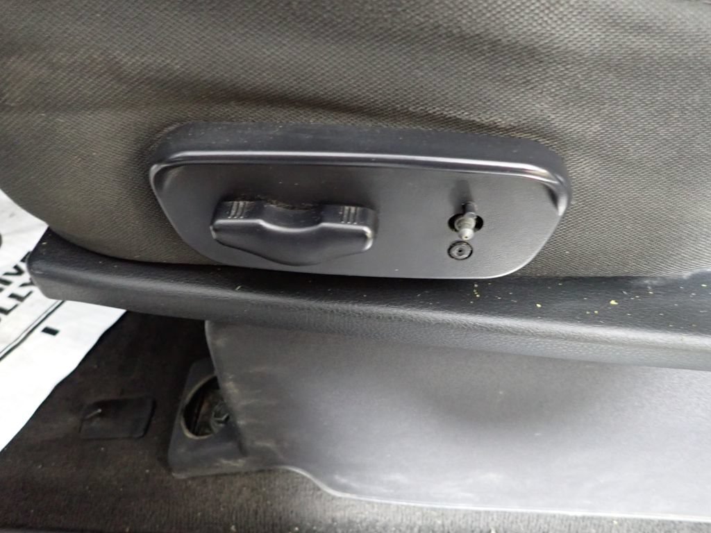 Used 2011 Nissan Titan SV w/ SV Value Truck Pkg AWD/4WD image 21