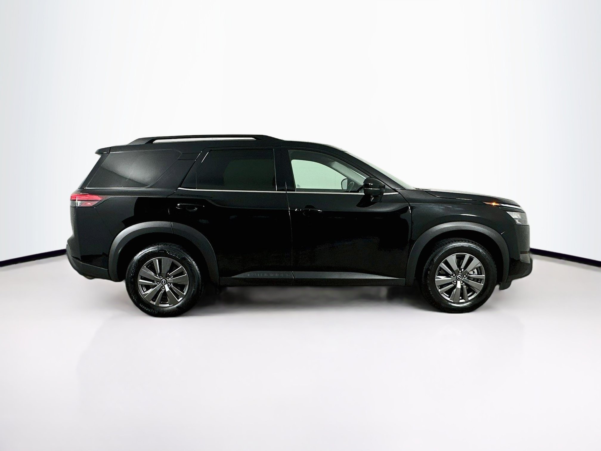 Used 2025 Nissan Pathfinder SV AWD/4WD image 10