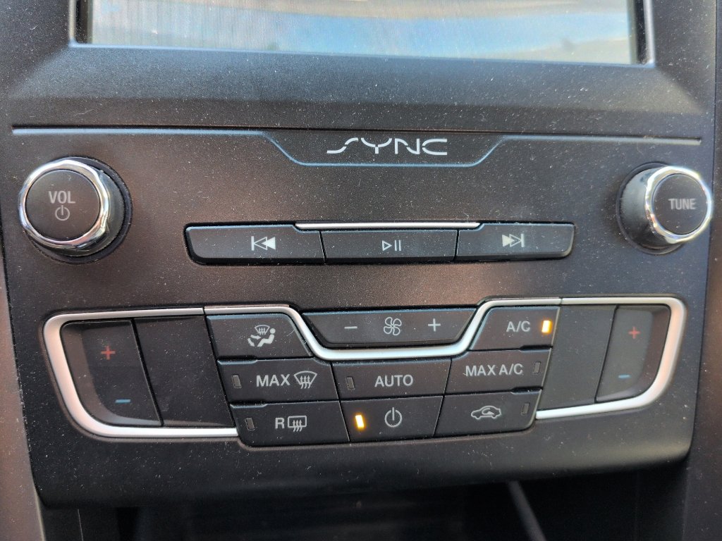 Used 2019 Ford Fusion SE w/ Equipment Group 151A image 11