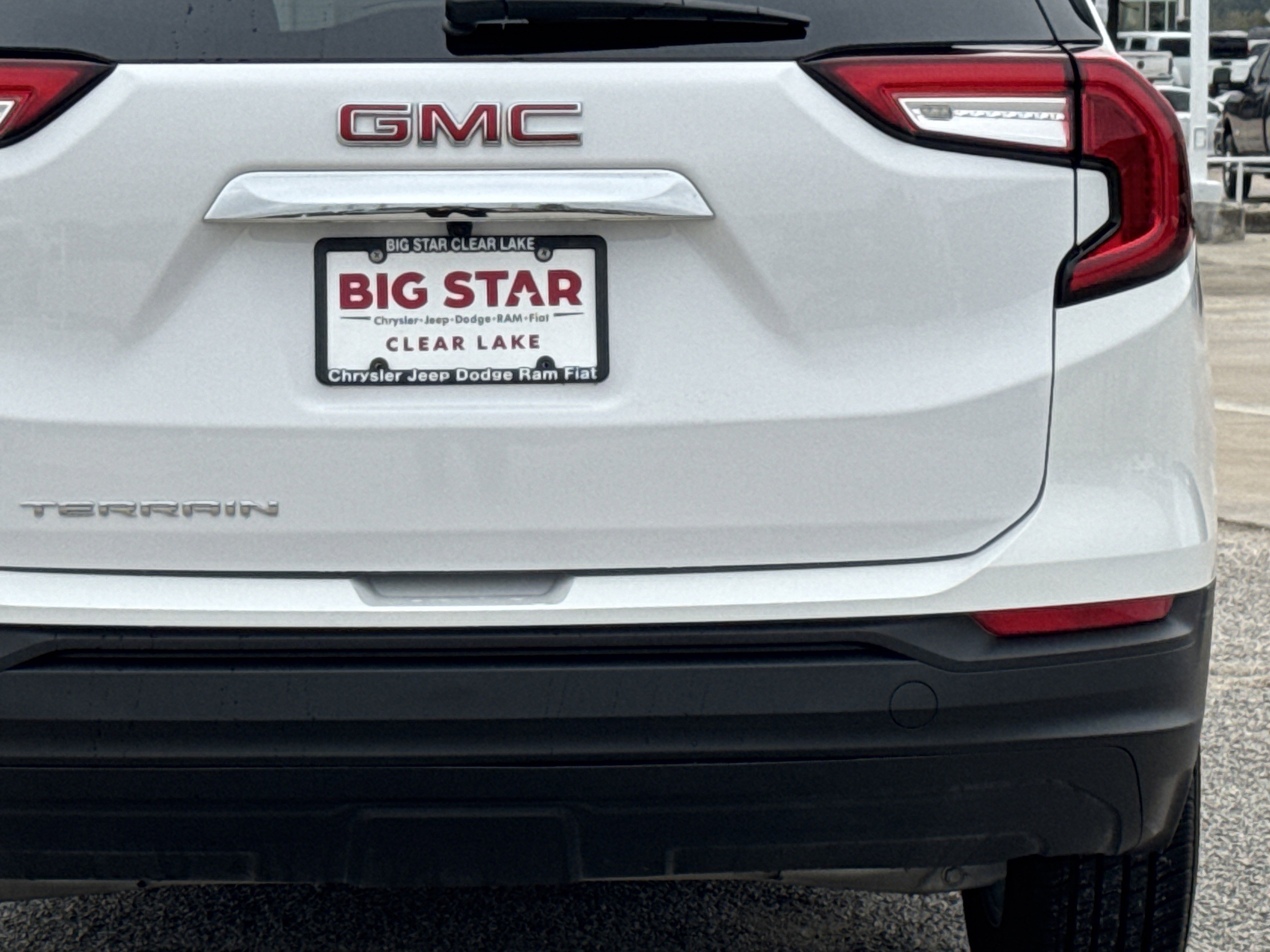 Used 2024 GMC Terrain SLE image 18