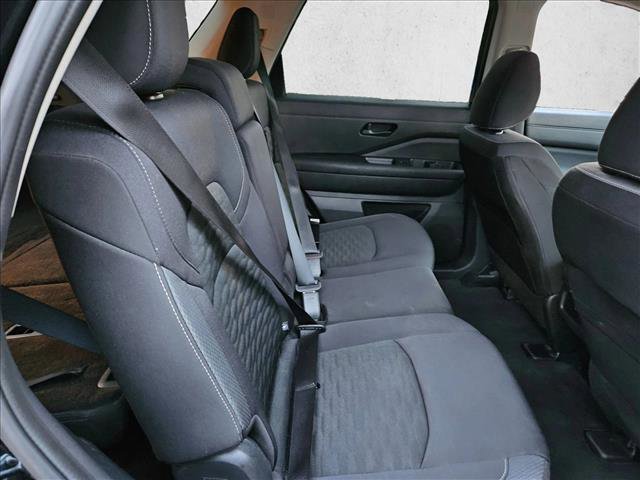 Used 2025 Nissan Pathfinder SV image 20