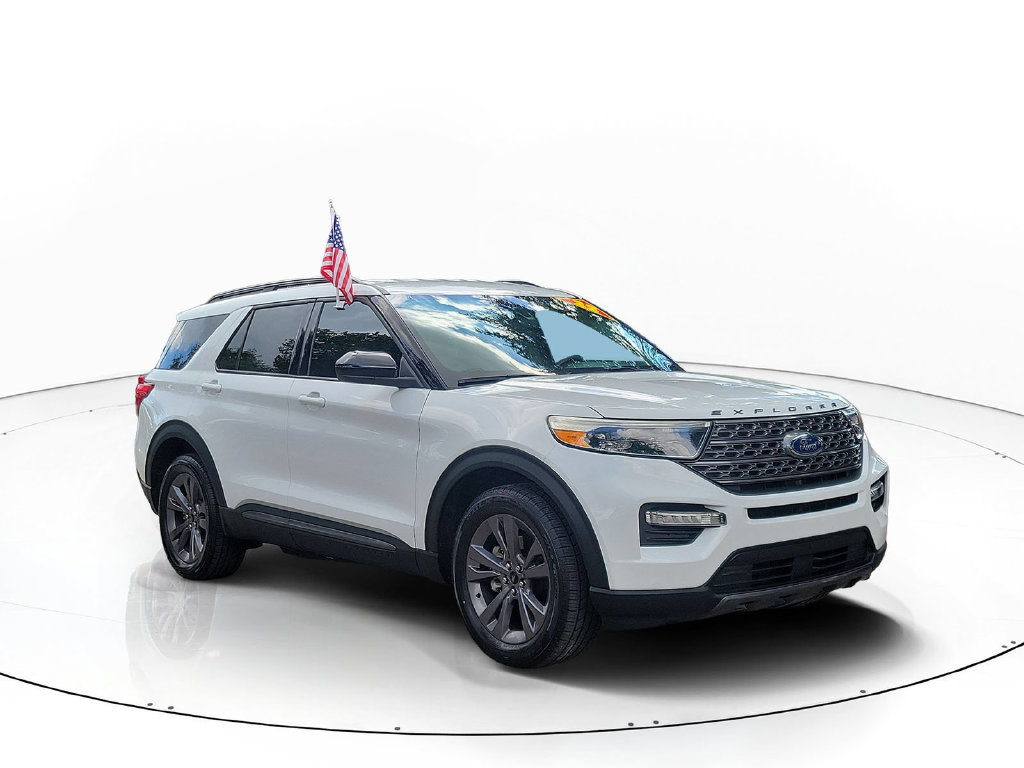 Used 2022 Ford Explorer XLT w/ Equipment Group 202A AWD/4WD image 2