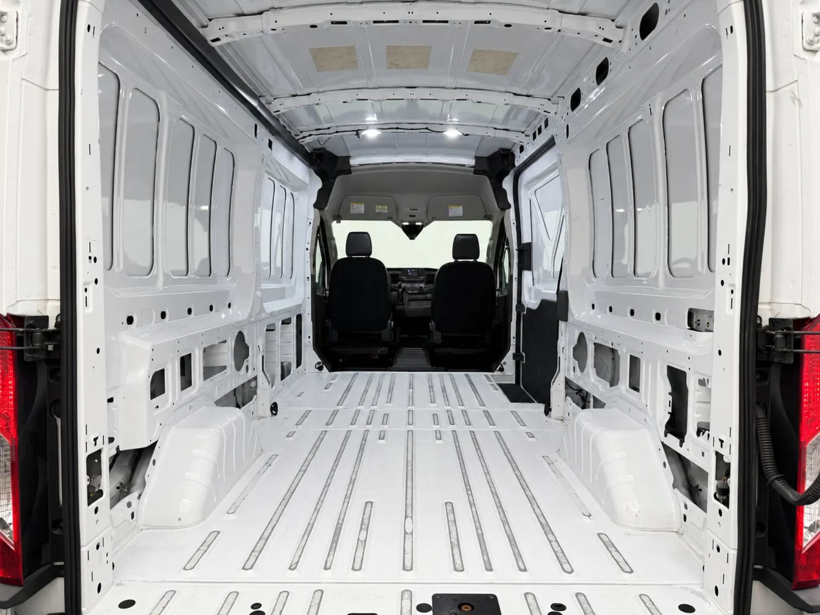 Used 2023 Ford Transit 250 Medium Roof AWD image 9