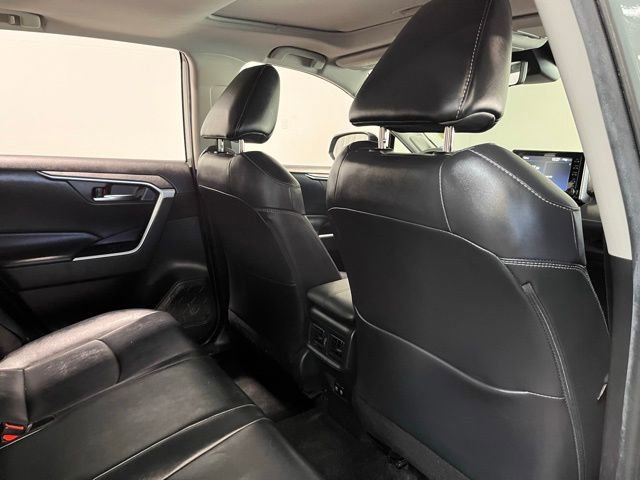 Used 2021 Toyota RAV4 XLE Premium image 14