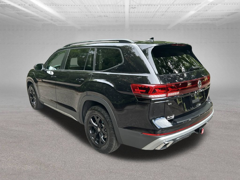 Used 2024 Volkswagen Atlas Peak Edition SE AWD/4WD image 3