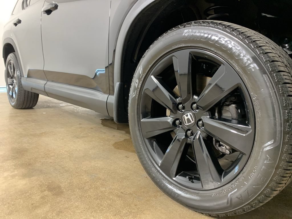 Used 2025 Honda Pilot Black Edition image 6