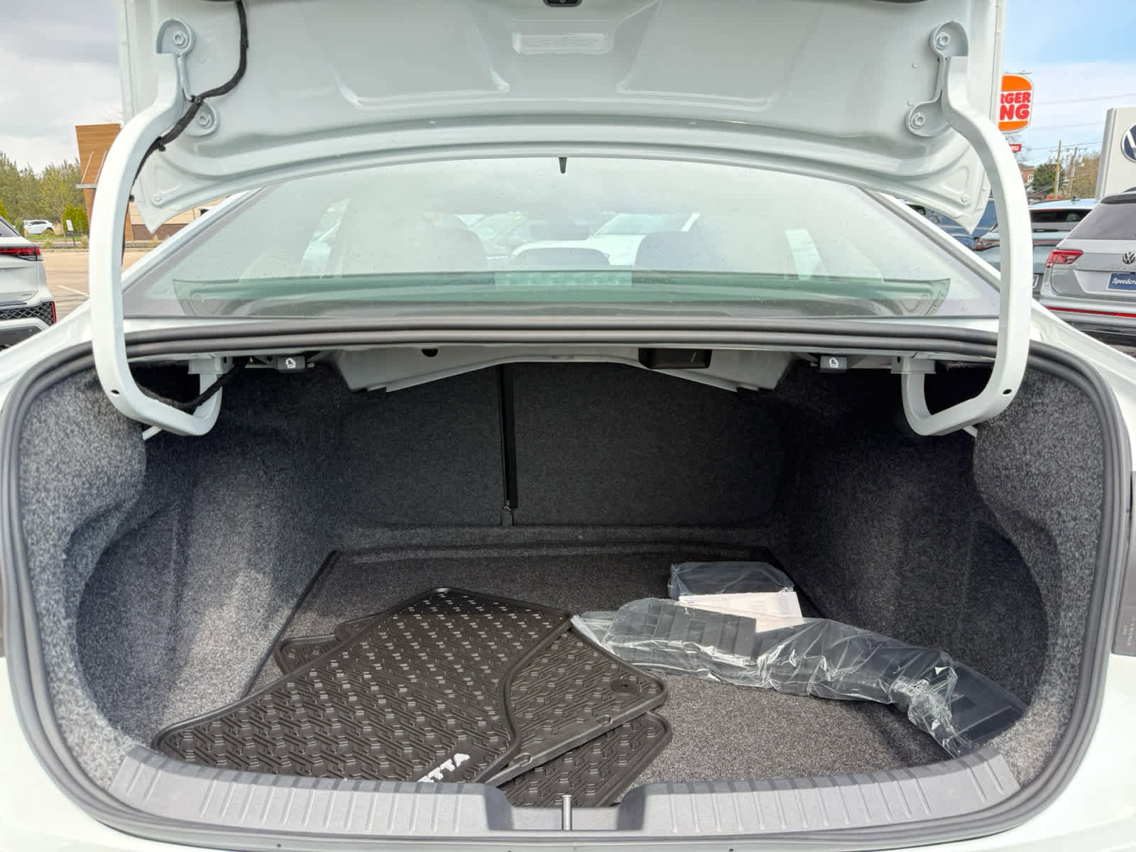 Used 2026 Volkswagen Jetta SE FWD image 13