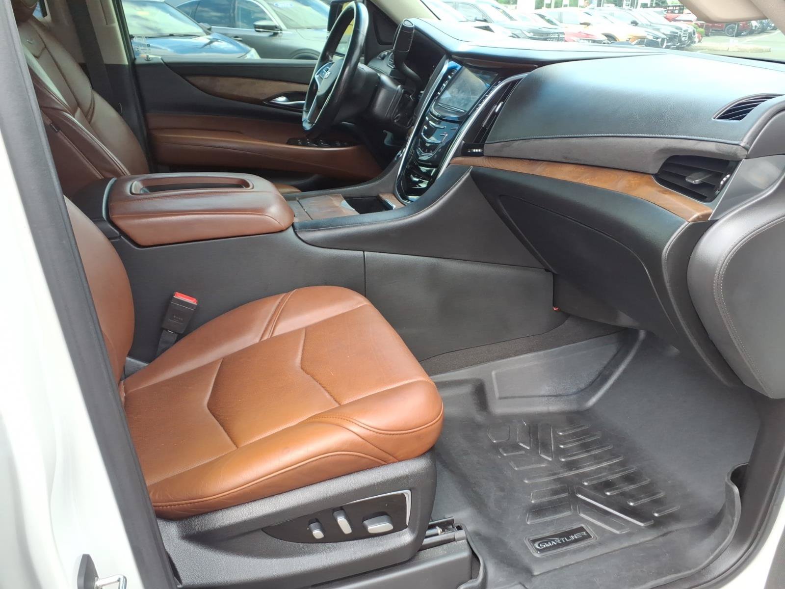 Used 2019 Cadillac Escalade Premium Luxury AWD/4WD image 32