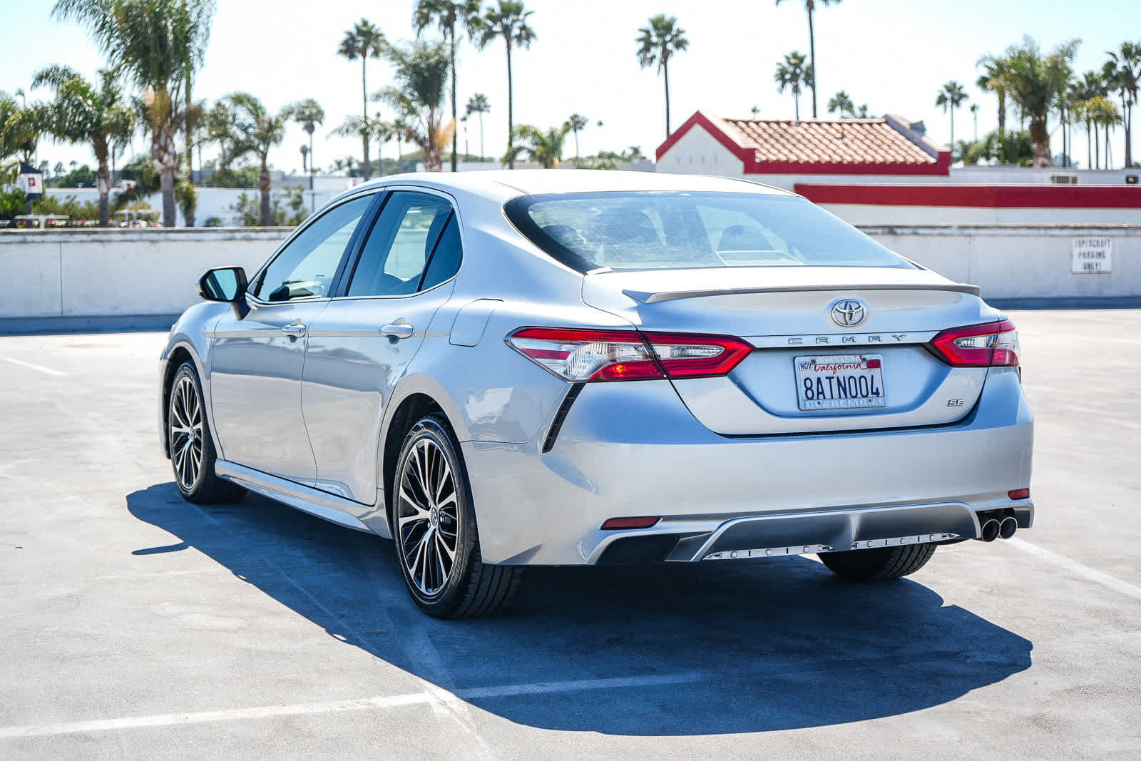 Used 2018 Toyota Camry SE FWD image 9