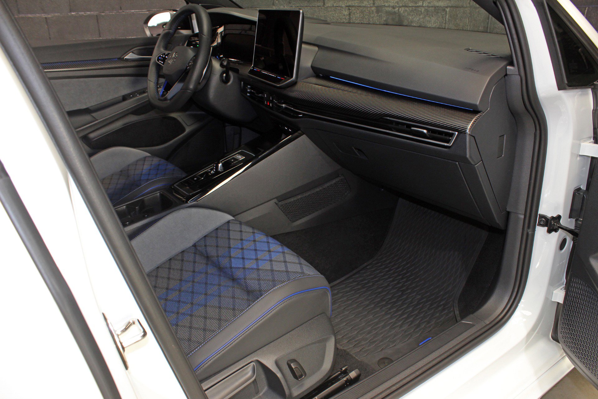 Used 2025 Volkswagen Golf R Black Edition w/ Euro Stye Package image 57