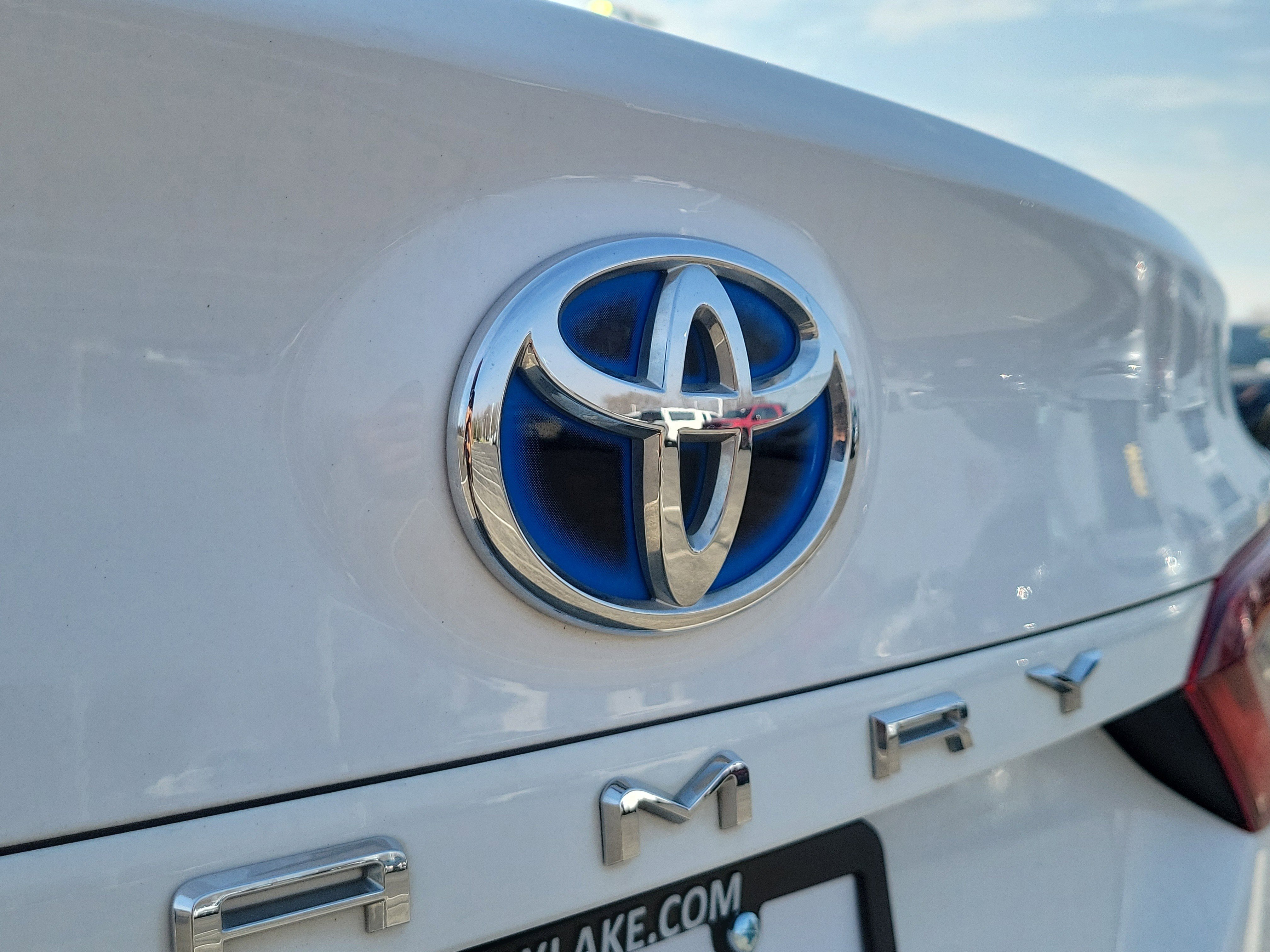 Used 2021 Toyota Camry LE image 6