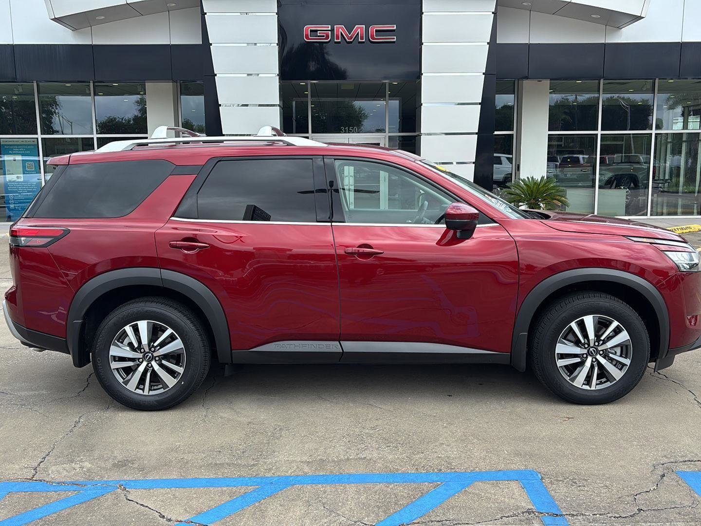 Used 2024 Nissan Pathfinder SL image 8