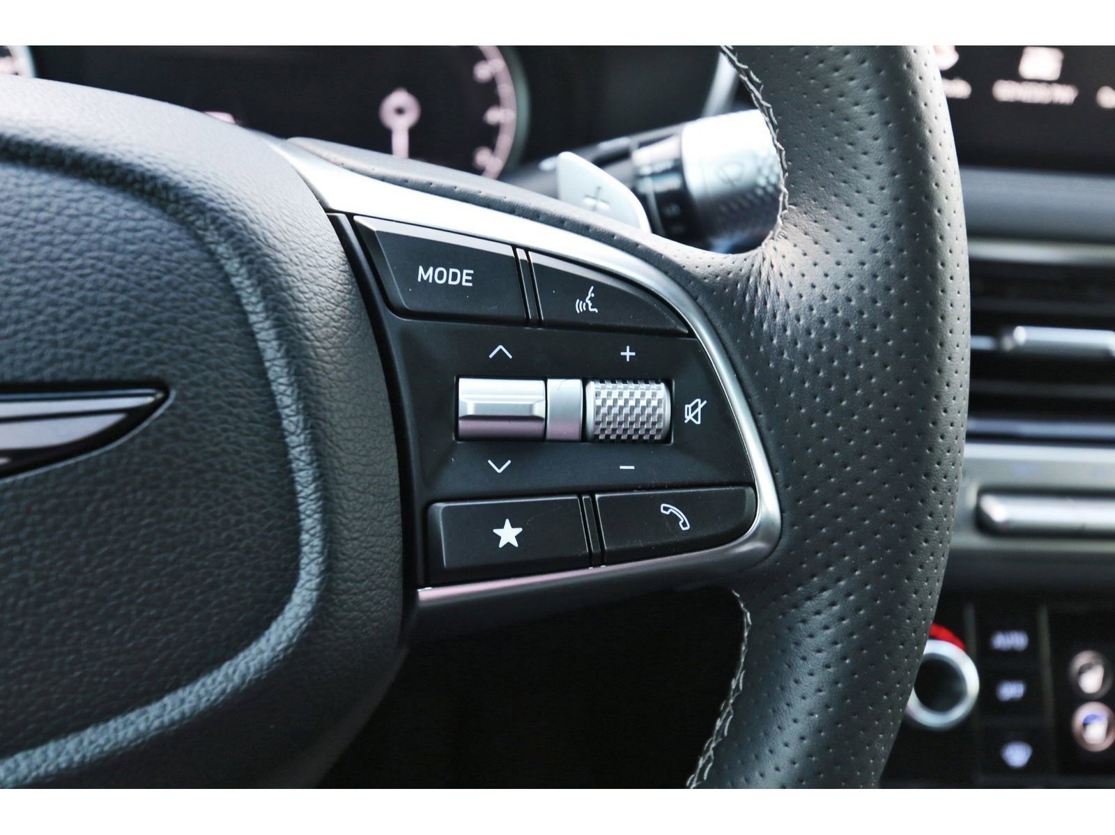 Used 2026 Genesis G70 2.5T Prestige image 18