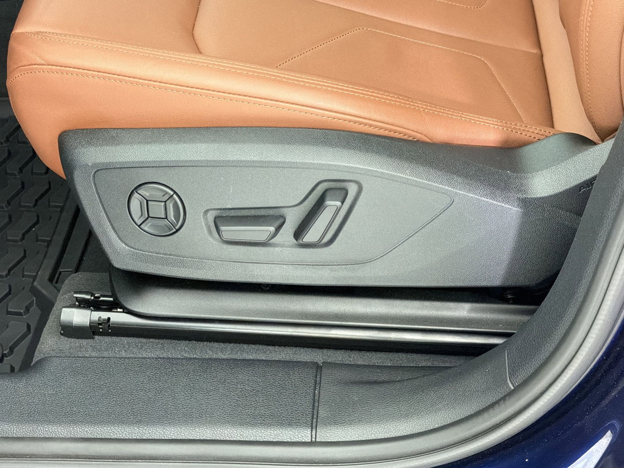 Certified 2025 Audi Q3 2.0T Premium w/ Convenience Package AWD/4WD image 14