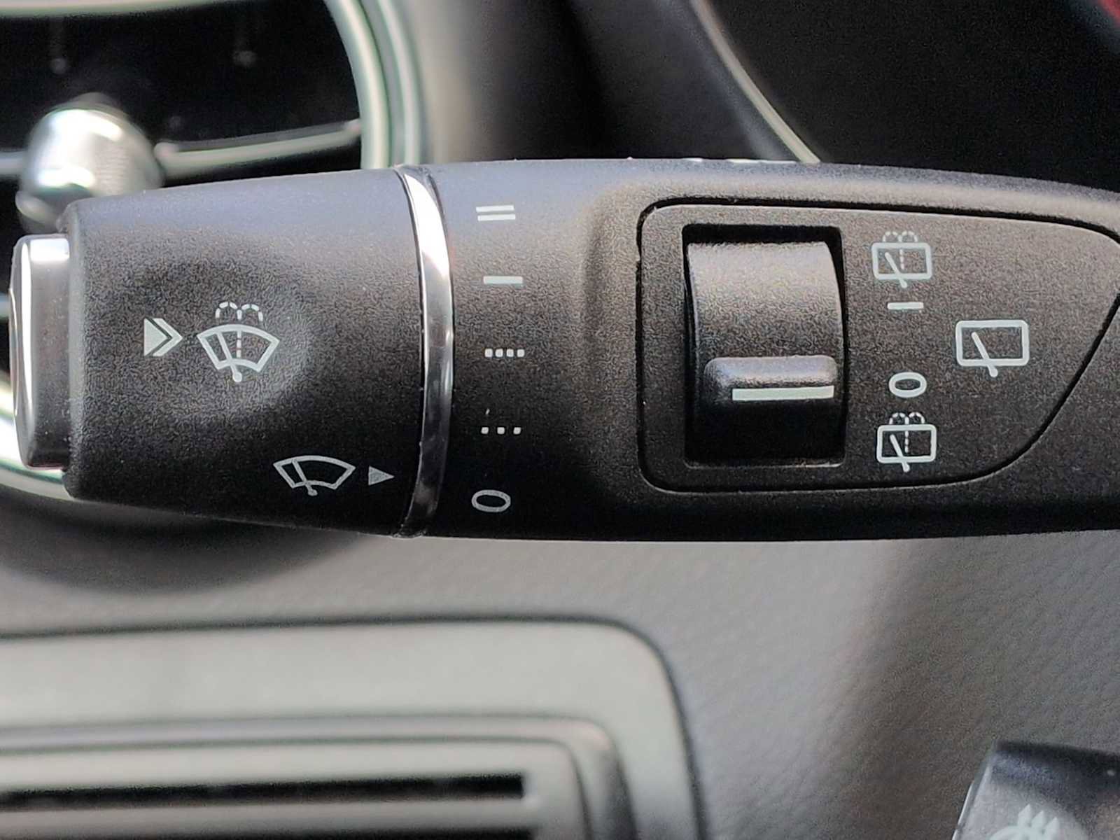 Used 2022 Mercedes-Benz GLC 300 4MATIC image 25