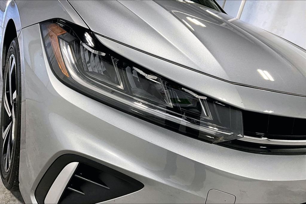 Used 2025 Volkswagen Jetta SEL image 38