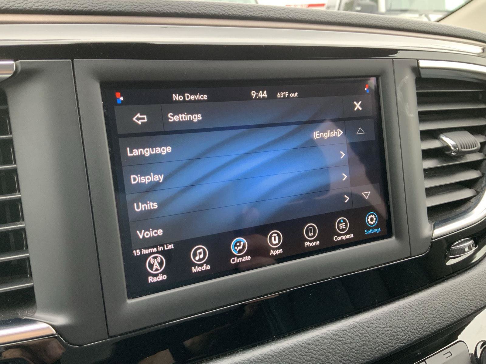 Used 2020 Chrysler Voyager Lxi FWD image 36