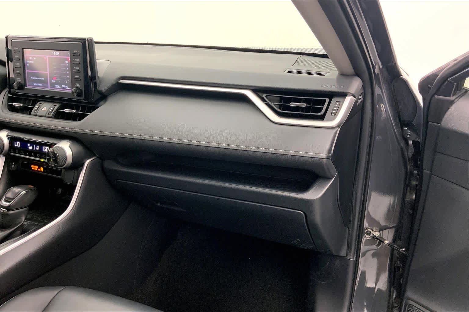 Used 2019 Toyota RAV4 XLE Premium FWD image 27