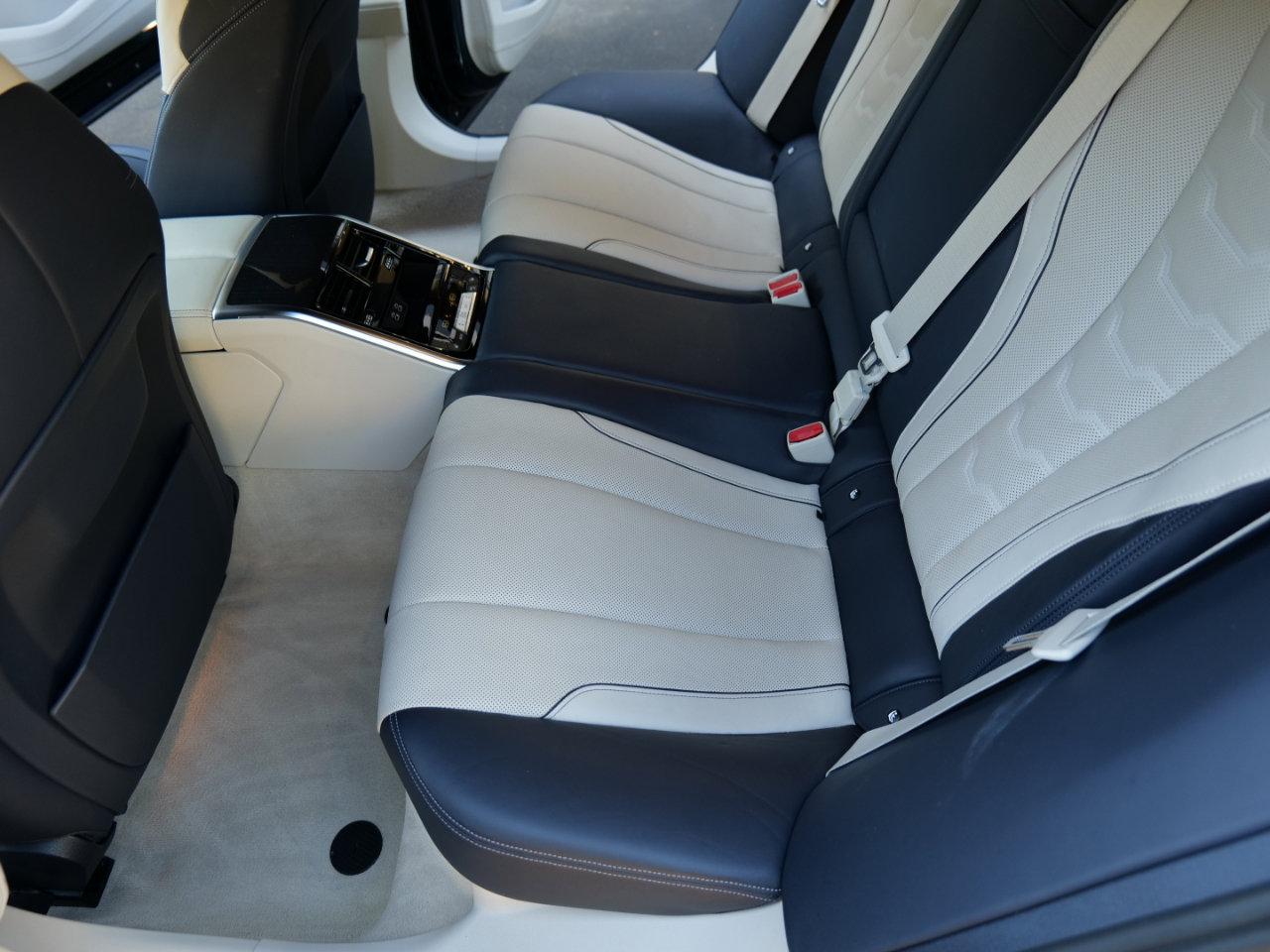 Used 2022 BMW ALPINA B8 xDrive Gran Coupe w/ Driving Assistance Package 2 image 46